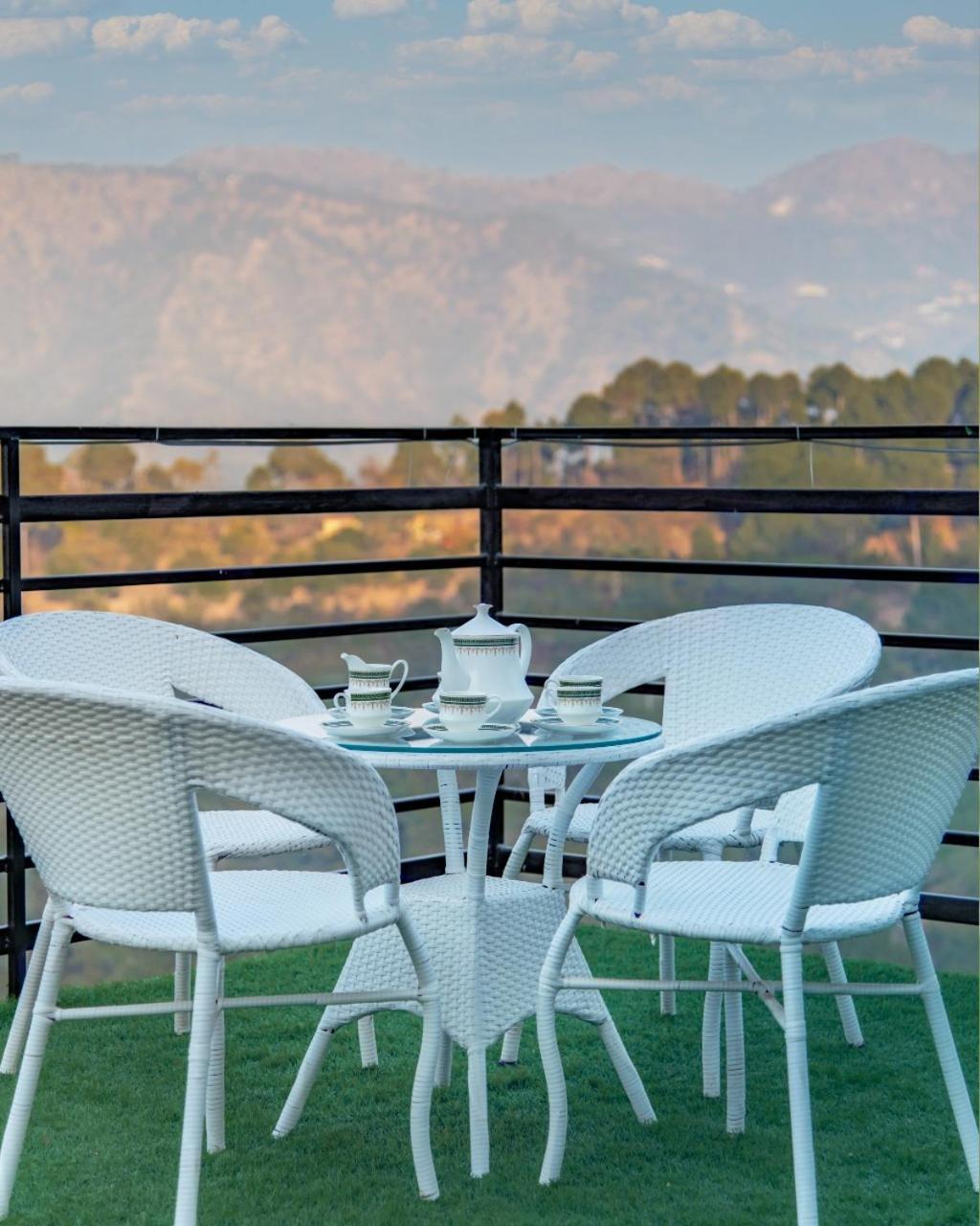 Himalyan Basera I Pvt Balcony I Serviced Apt I By Exotic Stays Касаули Екстериор снимка
